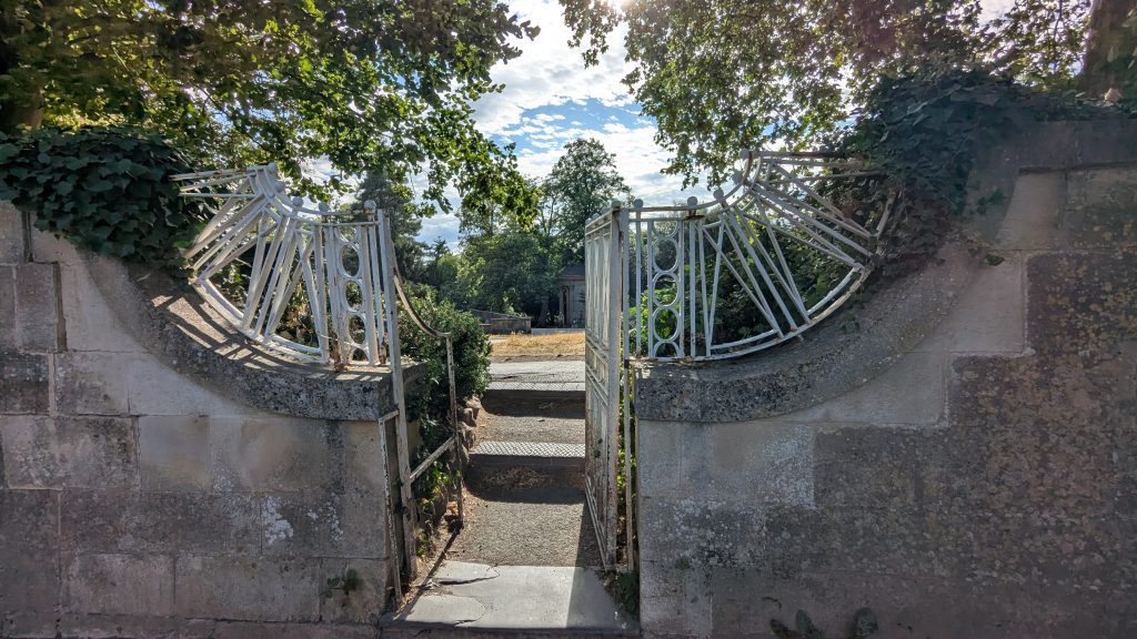 entrance to Sydney Gardens from the canal path