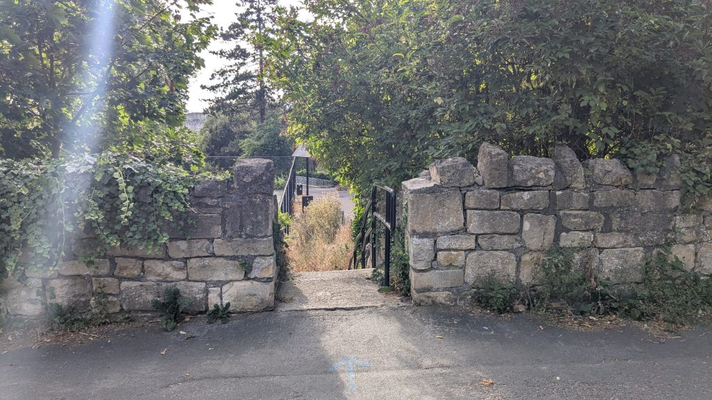stepped entrance to Sydney Gardens from Sydney Road